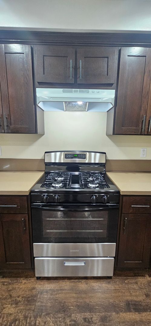 Building Photo - 75(611)