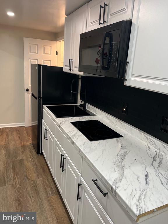 Building Photo - 2021 Chadwick Terrace