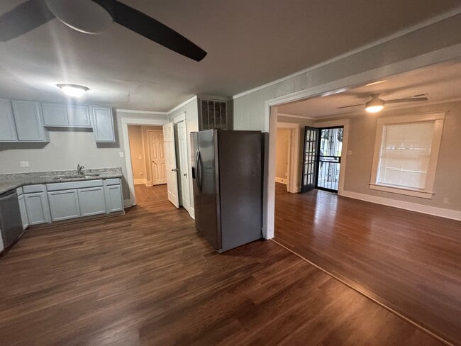 Building Photo - 805 Brower St