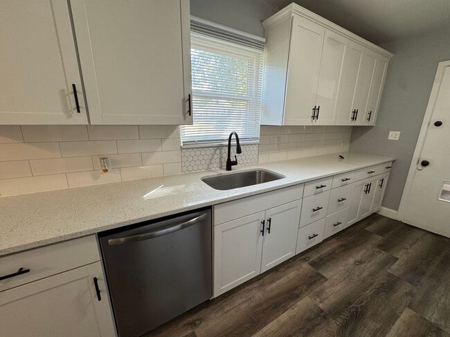 Building Photo - 3 Bedroom | 1.5 Bathroom | 3-Car Garage | ...