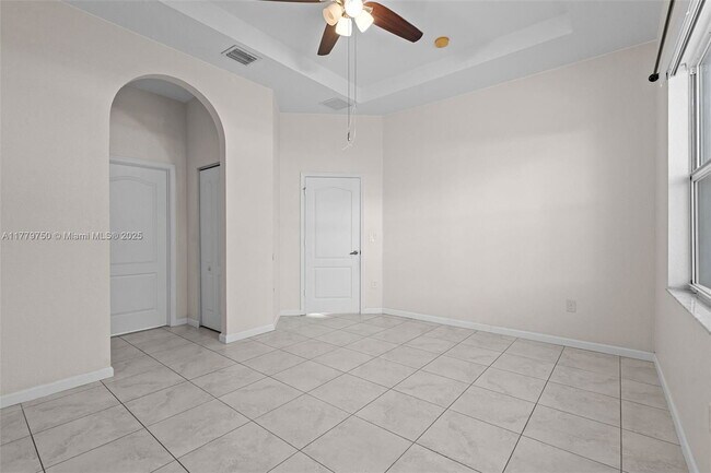 Building Photo - 1270 NE 39th Ave