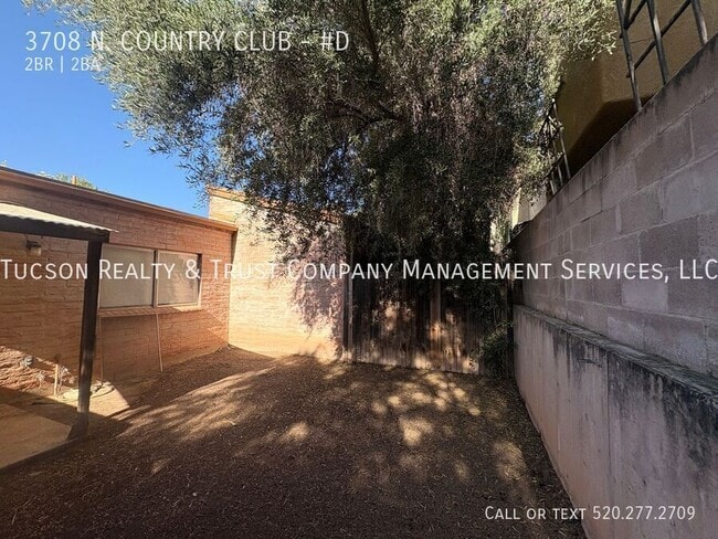 Building Photo - 3708 N Country Club Rd
