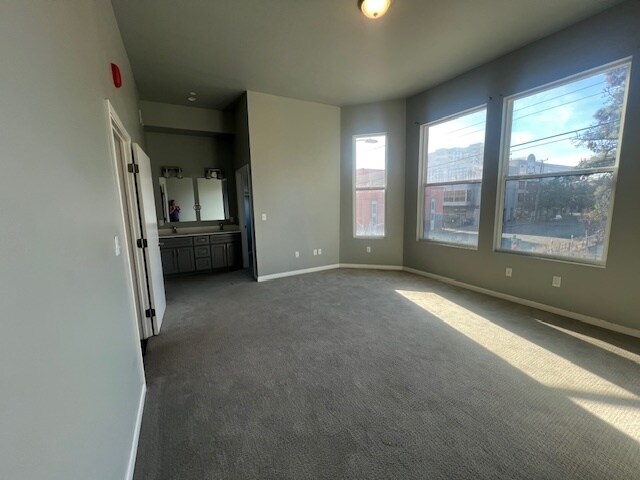 Building Photo - 402 Webster St