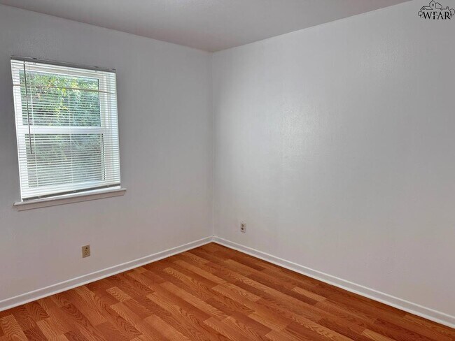 Building Photo - 1827 Eden Ln