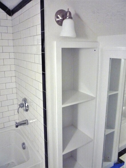 Bath detail - 851 E 3rd Ave