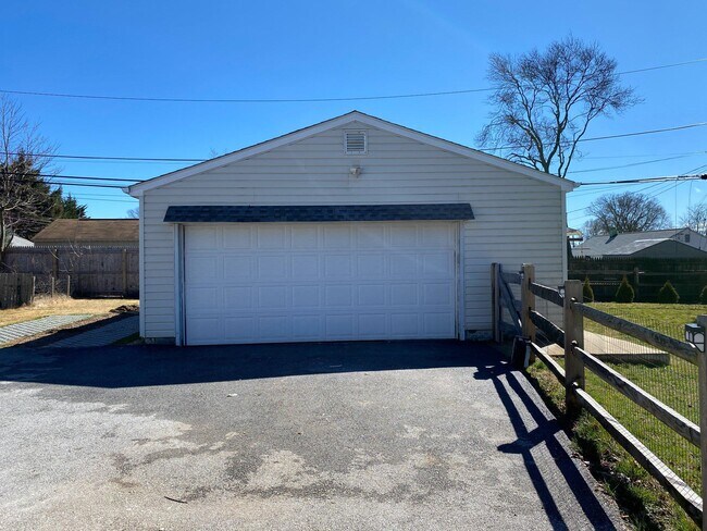 Building Photo - 108 Paoli Pike