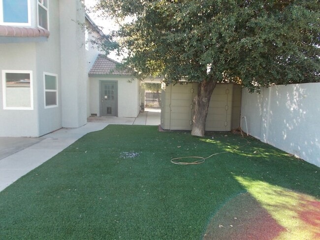 Building Photo - Spacious 4-Bed Home in Quiet Las Vegas Cul-de-Sac with Private Backyard