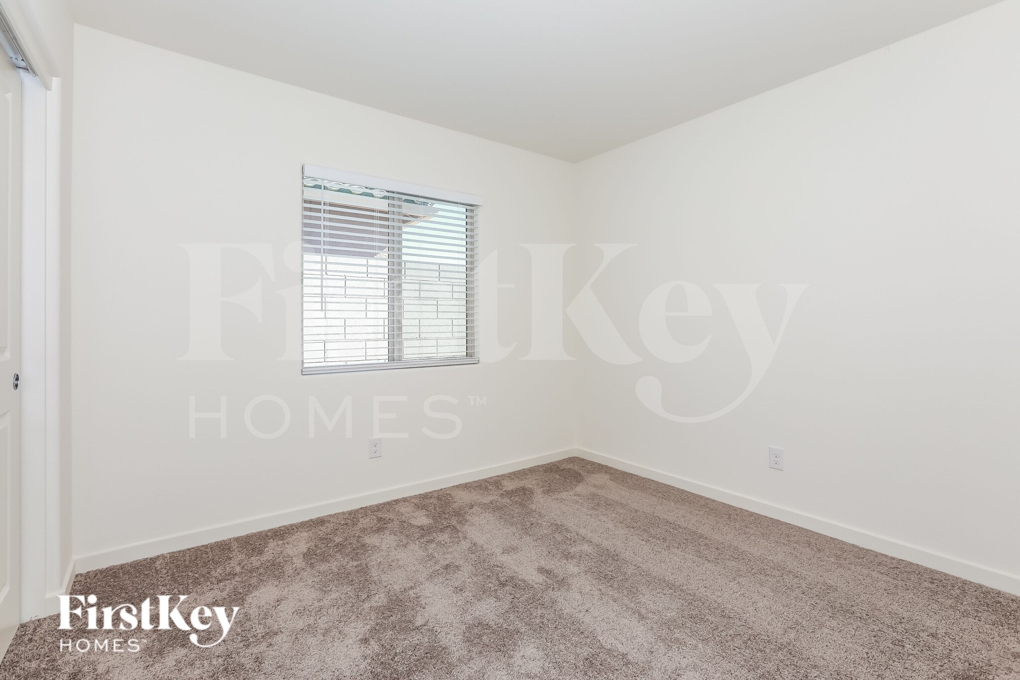 Building Photo - 967 W 20th St