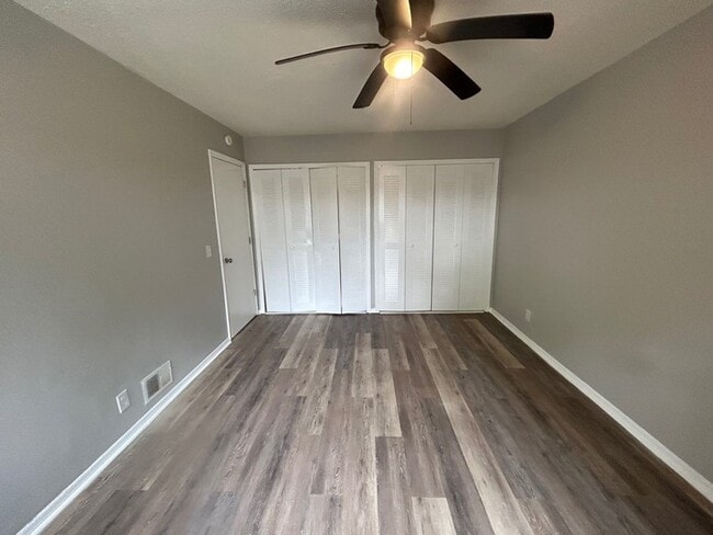 Building Photo - 240 Jamil Rd