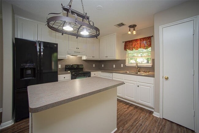 Building Photo - 16384 Sun View Ln