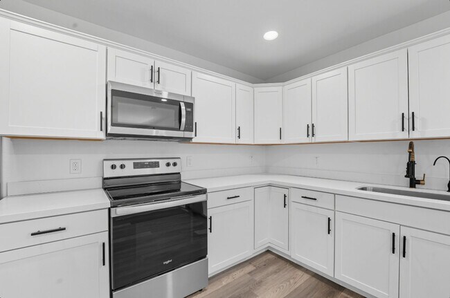 Building Photo - Beautiful Glendale Home With Pool!