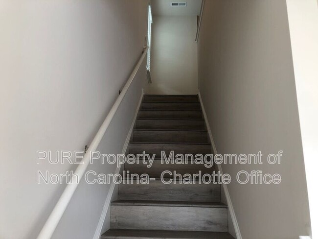 Building Photo - 5517 Carrington Ct