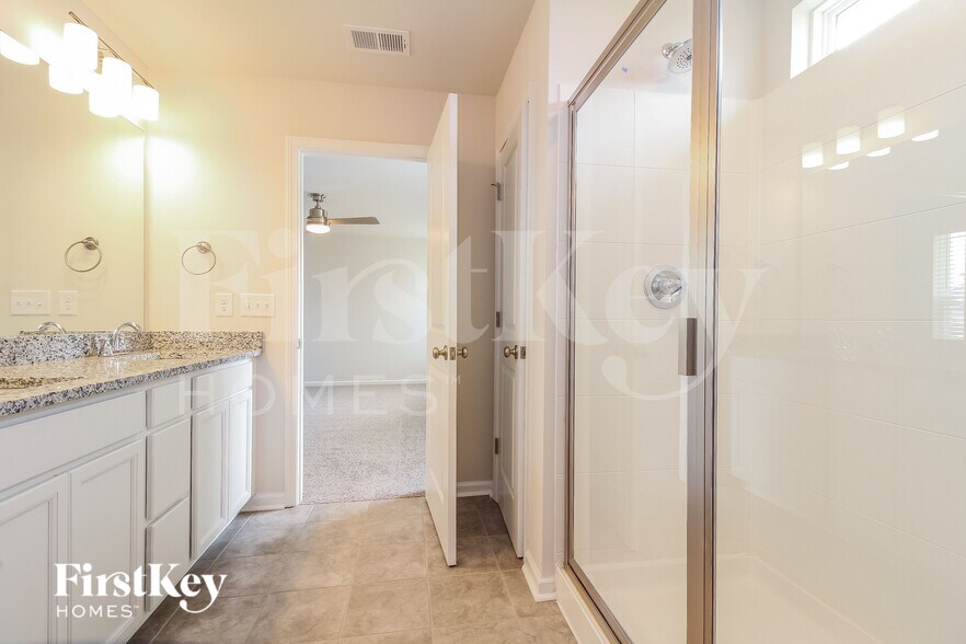 Building Photo - 806 Birchcrest Wy