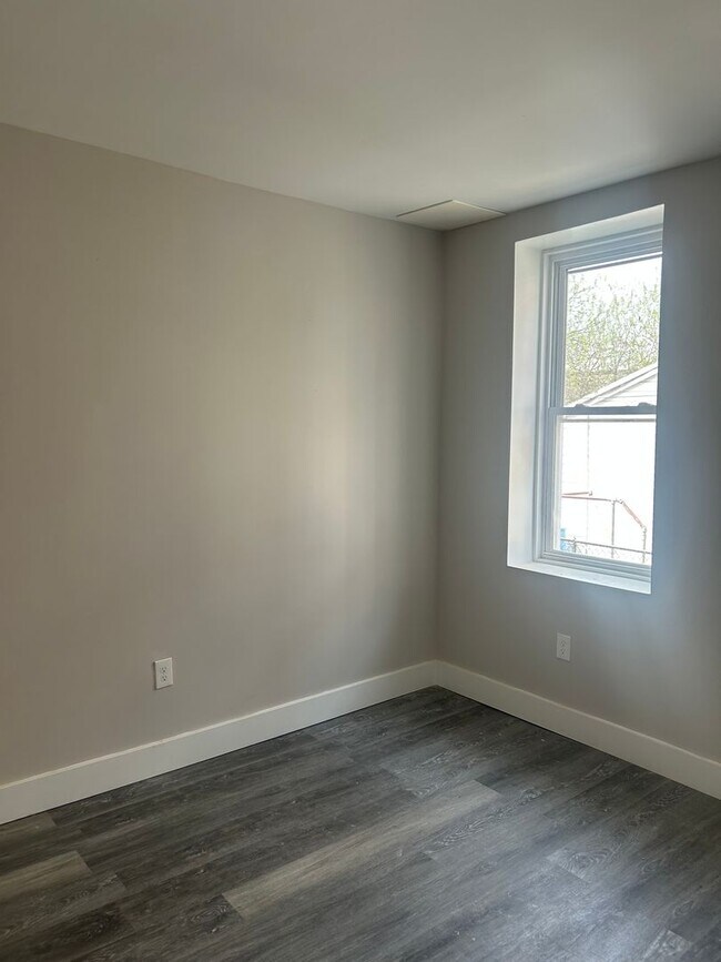 Building Photo - 2Br apartment in (duplex) 1st floor