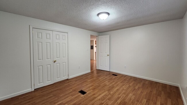 Building Photo - 1007 10th St