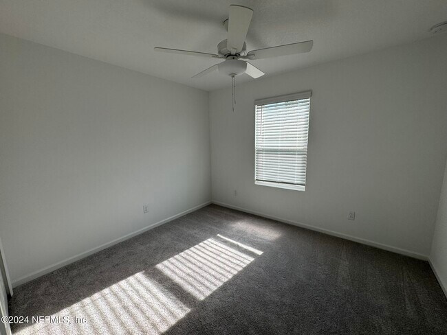 Building Photo - 681 Holly Lks Dr