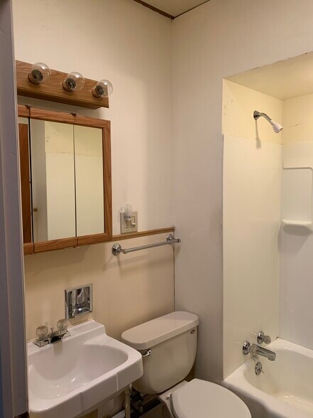 Building Photo - 816 Green Ridge St