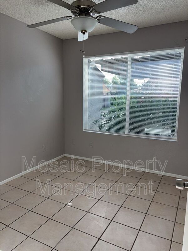Building Photo - 2440 E Waltann Ln