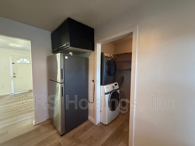 Building Photo - 903 Freedom Ave