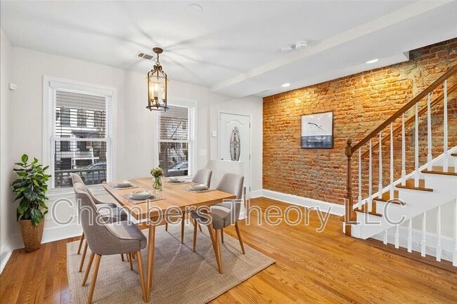 Building Photo - 619 Orleans Pl NE