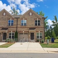 Building Photo - 811 Silver Leaf Dr