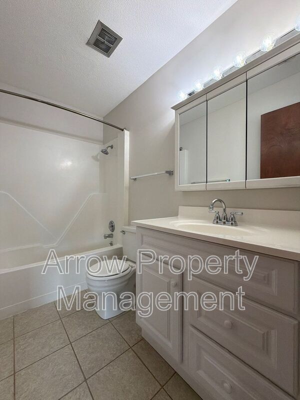 Building Photo - 3831 S 46th St