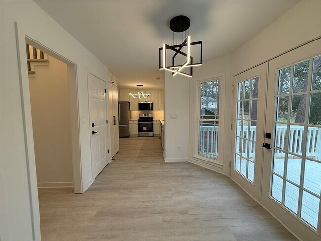 Building Photo - 3663 Heatherwood Dr NE