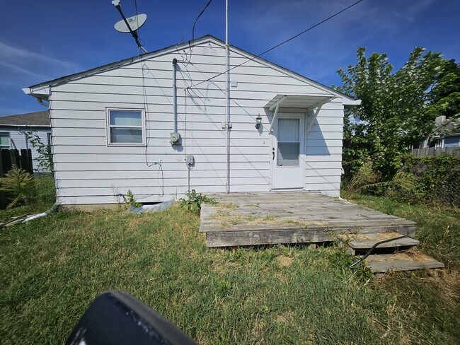 Building Photo - 1837 E Legrande Ave