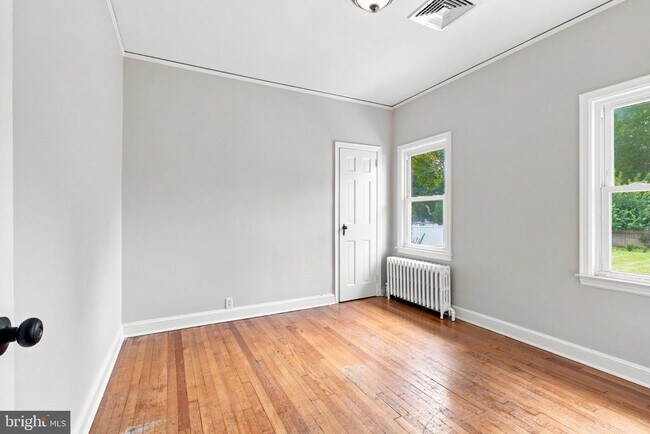 Building Photo - 133 Warrenville Rd