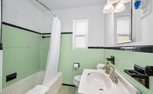 Building Photo - 336 Seaview BCH