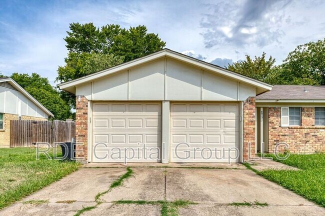 Building Photo - 8013 Emerald Hills Way