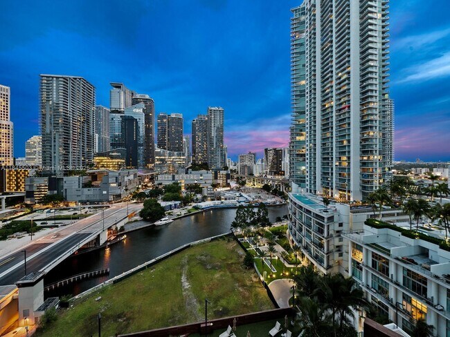 Building Photo - 350 S Miami Ave