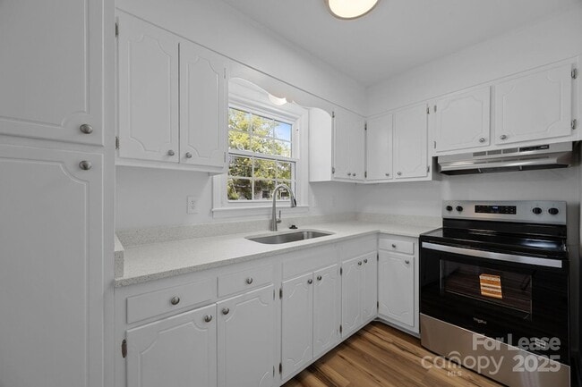 Building Photo - 922 McAlway Rd