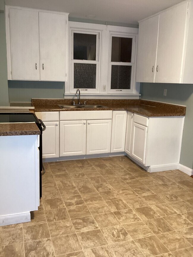 Building Photo - 224 W North St