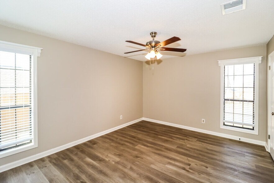 Building Photo - 5642 Crievewood Dr