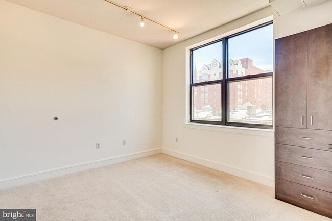 Building Photo - 809 6th St NW