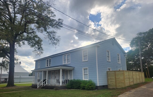 Building Photo - 151 S Green St