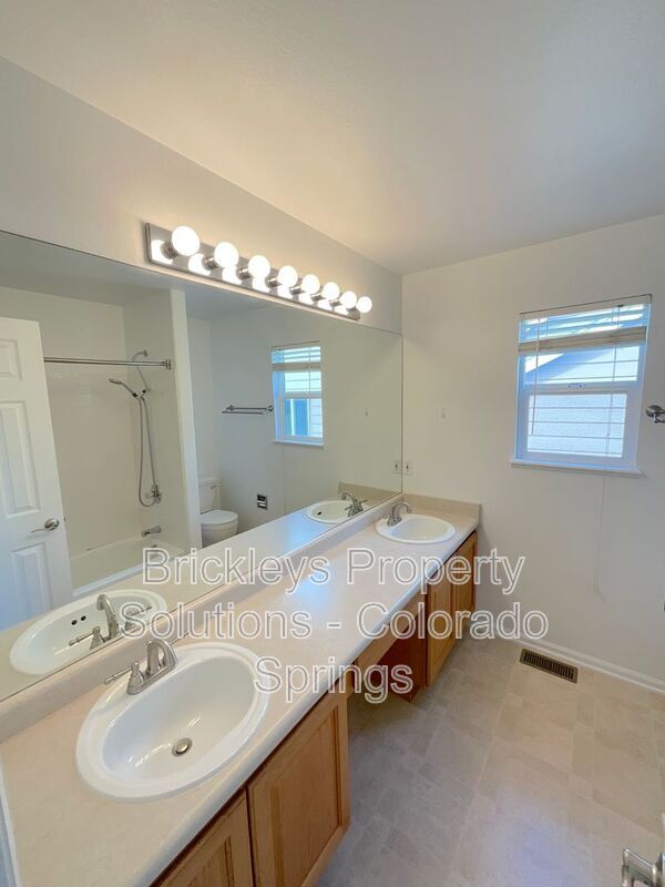 Building Photo - 7168 Prairie Wind Dr