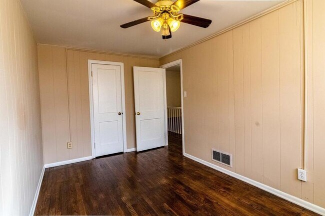 Building Photo - 732 Old Riverside Rd