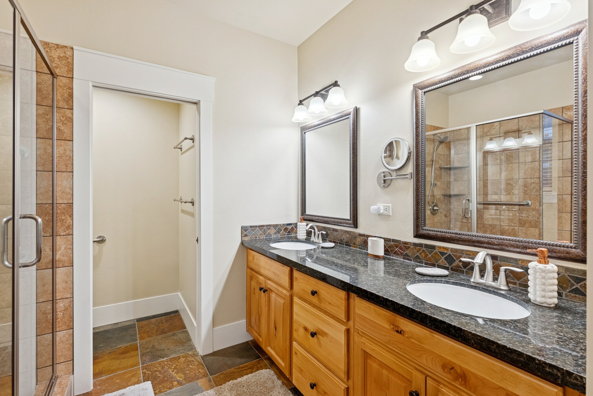 Building Photo - 541 Craftsman Way