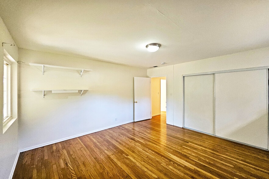 Building Photo - 3700 Glenwood Ave