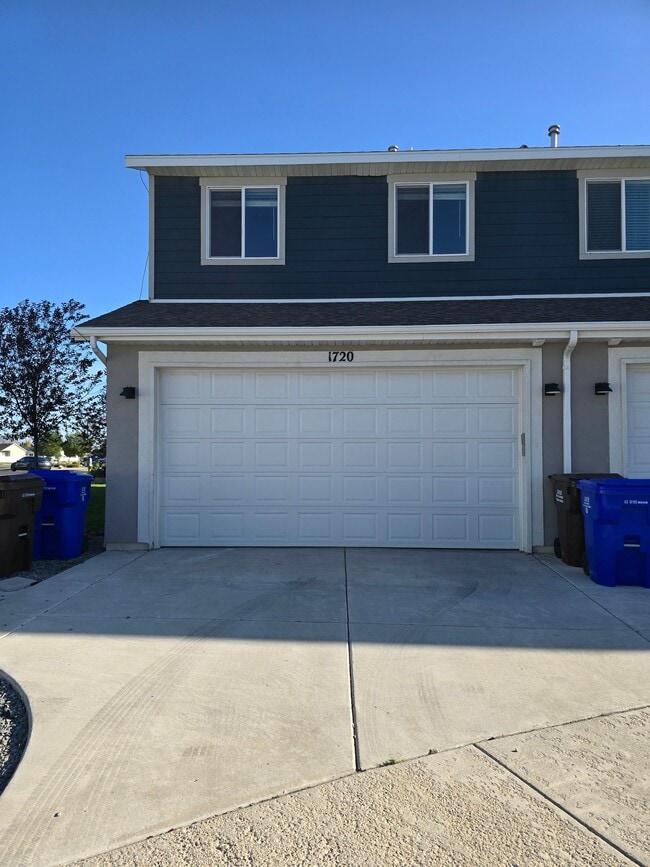Building Photo - 1720 Stone Creek Way