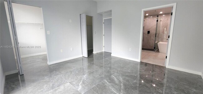 Building Photo - 2146 Van Buren St