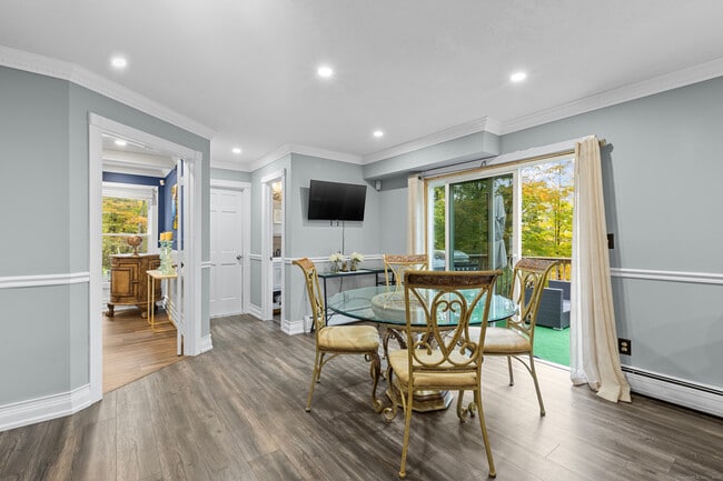 Building Photo - 36 Carriage House Dr