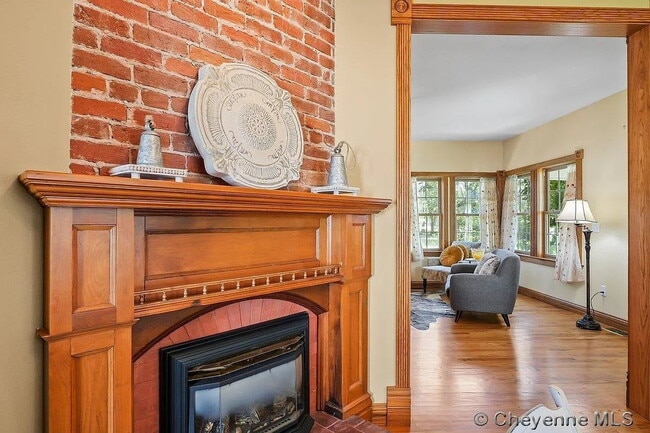 Building Photo - Charming Three Bedroom Home!