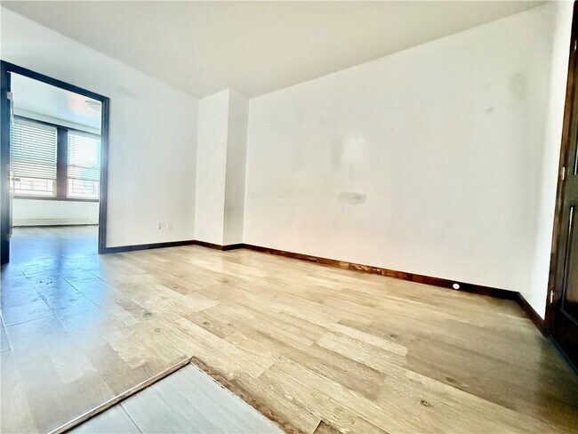 Building Photo - 1715 W 13th St