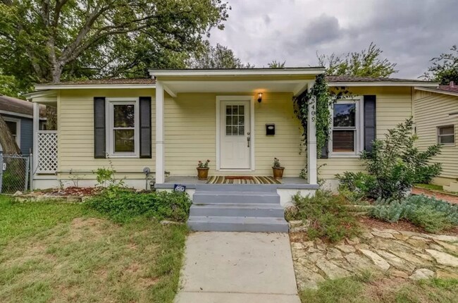 Building Photo - Discover Your Austin Oasis: Revitalized Bungalow with Hardwood Floors and Entertainer's Deck!