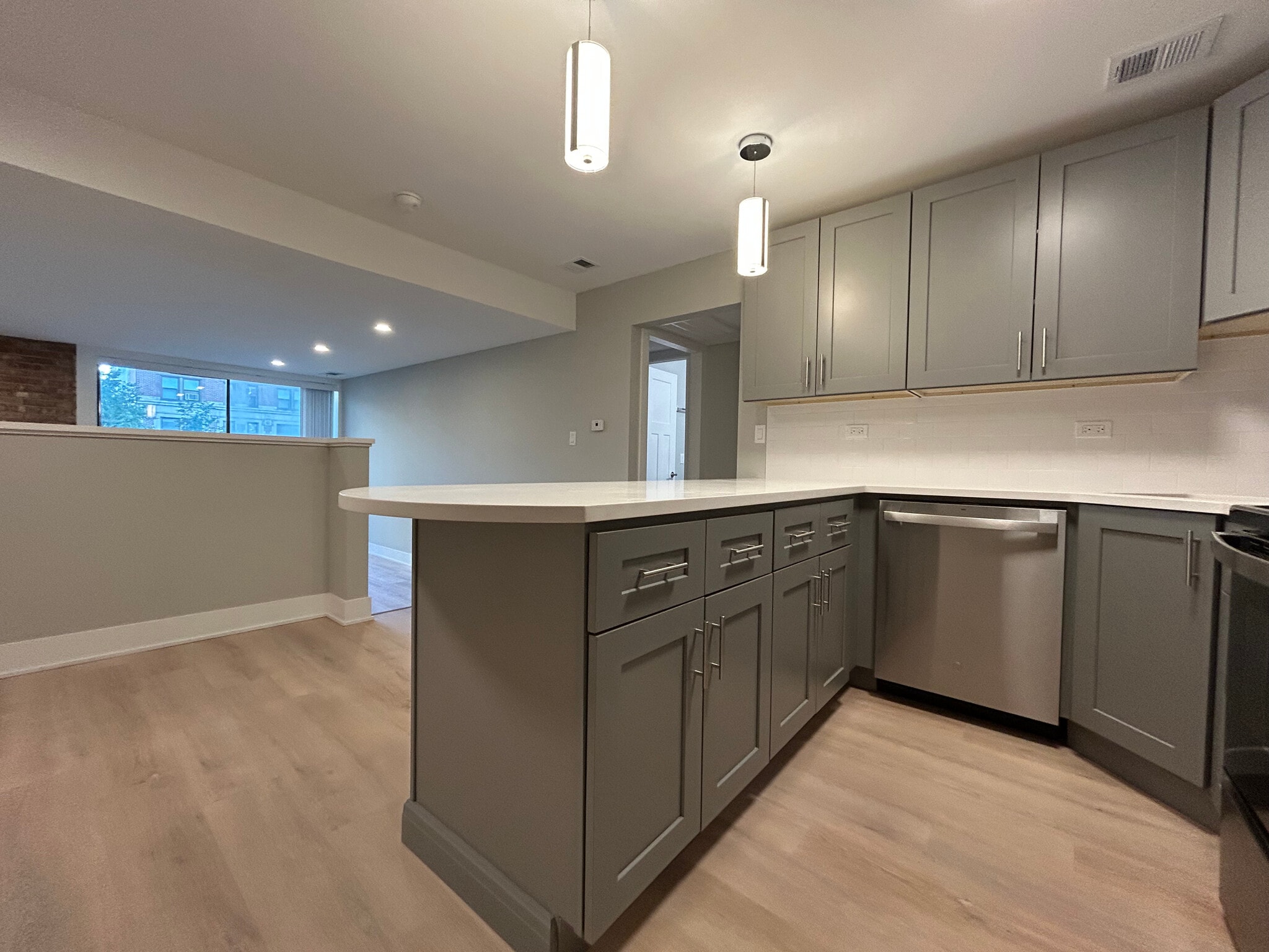 Building Photo - 1214 N La Salle Dr