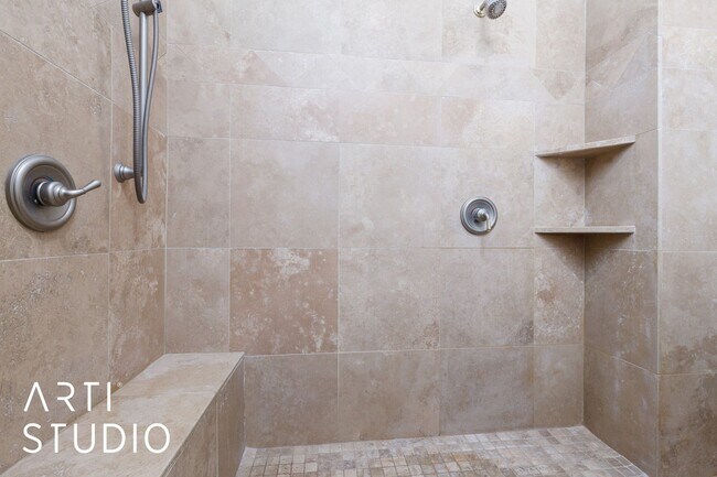 Building Photo - Beautiful 2-bedroom 2-bathroom and 2-car garage located in a gated community