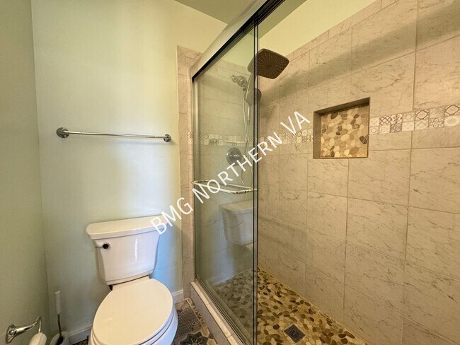 Building Photo - 7343 Rokeby Dr